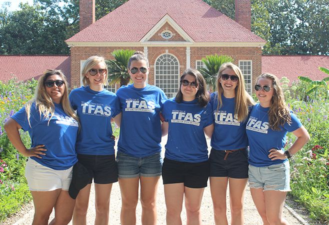 Students vist Presidential homes.