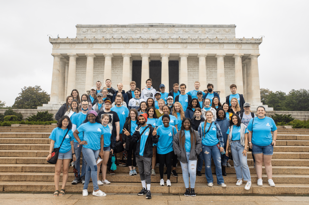 Students on tour at Lincoln Memorial